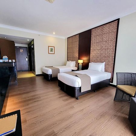 Mines Beach Resort Hotel Seri Kembangan Kültér fotó
