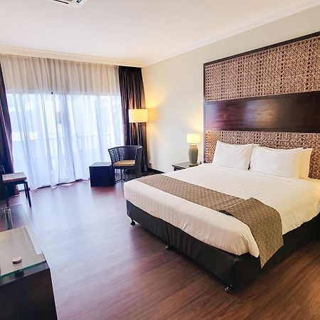 Mines Beach Resort Hotel Seri Kembangan Kültér fotó
