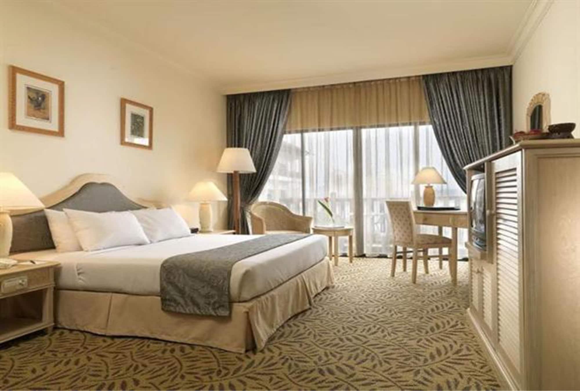 Mines Beach Resort Hotel Seri Kembangan Kültér fotó