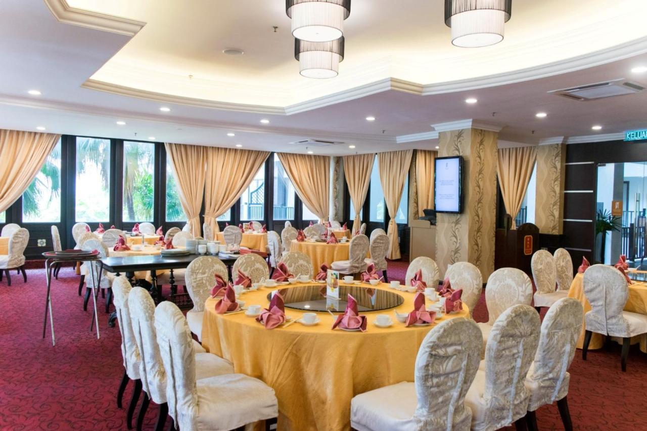 Mines Beach Resort Hotel Seri Kembangan Kültér fotó