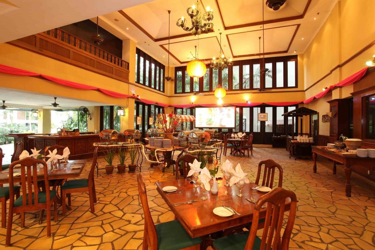 Mines Beach Resort Hotel Seri Kembangan Kültér fotó