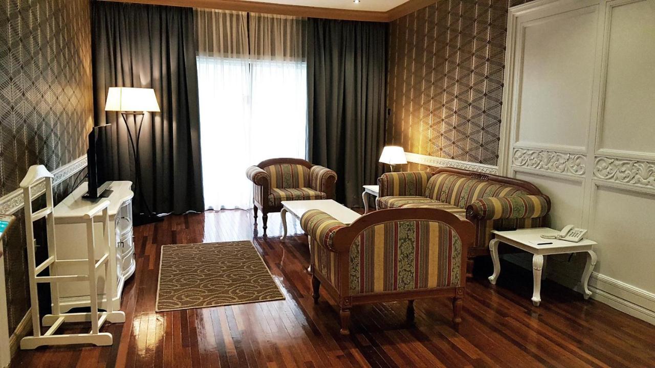 Mines Beach Resort Hotel Seri Kembangan Kültér fotó