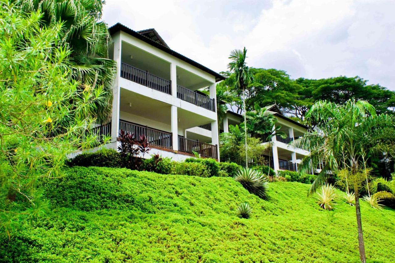 Mines Beach Resort Hotel Seri Kembangan Kültér fotó