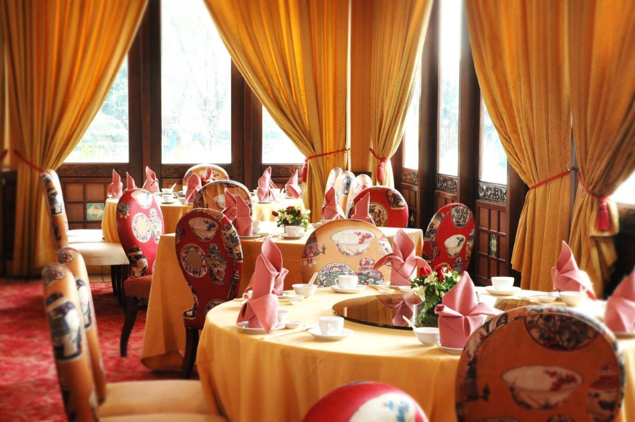 Mines Beach Resort Hotel Seri Kembangan Kültér fotó