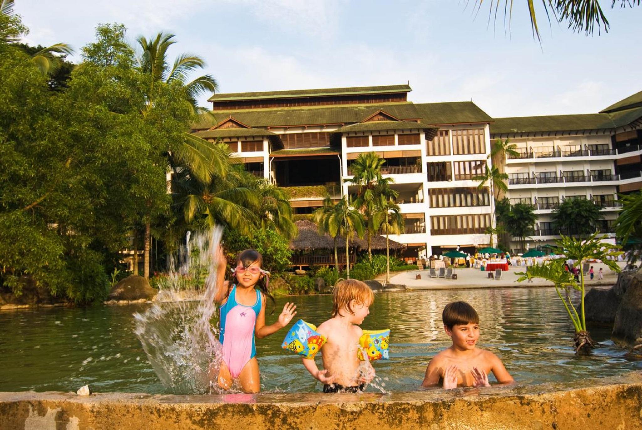 Mines Beach Resort Hotel Seri Kembangan Kültér fotó