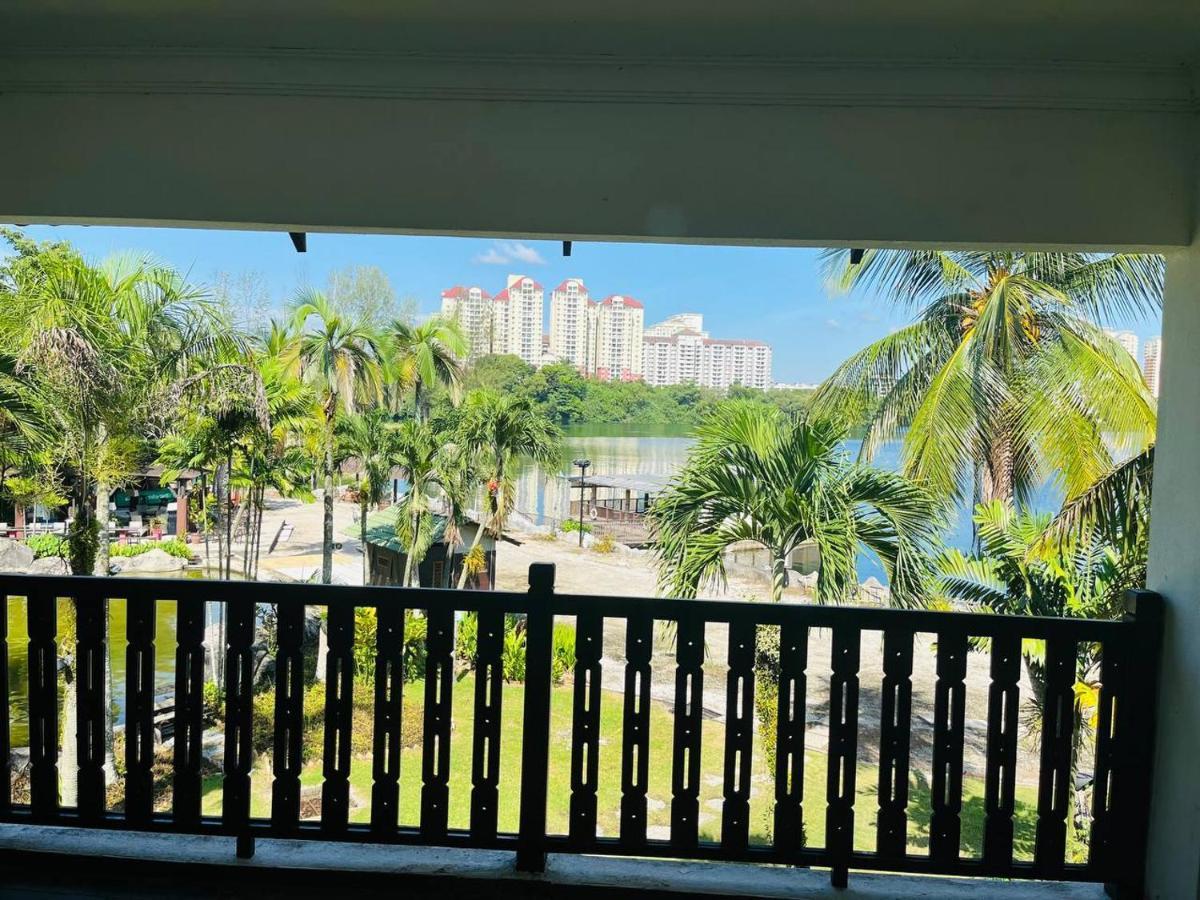 Mines Beach Resort Hotel Seri Kembangan Kültér fotó