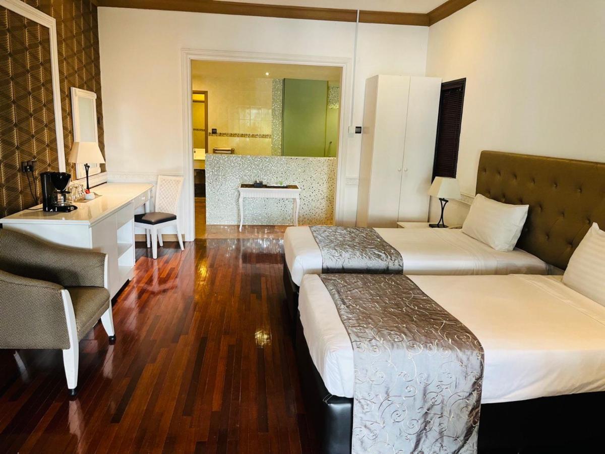 Mines Beach Resort Hotel Seri Kembangan Kültér fotó