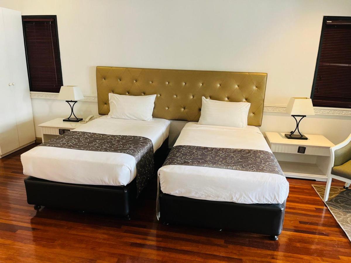 Mines Beach Resort Hotel Seri Kembangan Kültér fotó