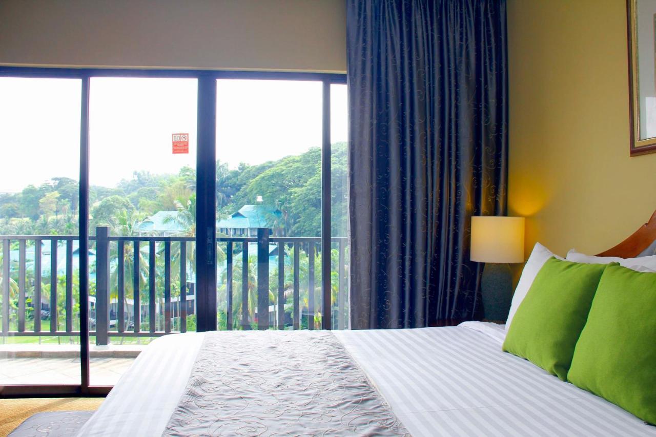 Mines Beach Resort Hotel Seri Kembangan Kültér fotó
