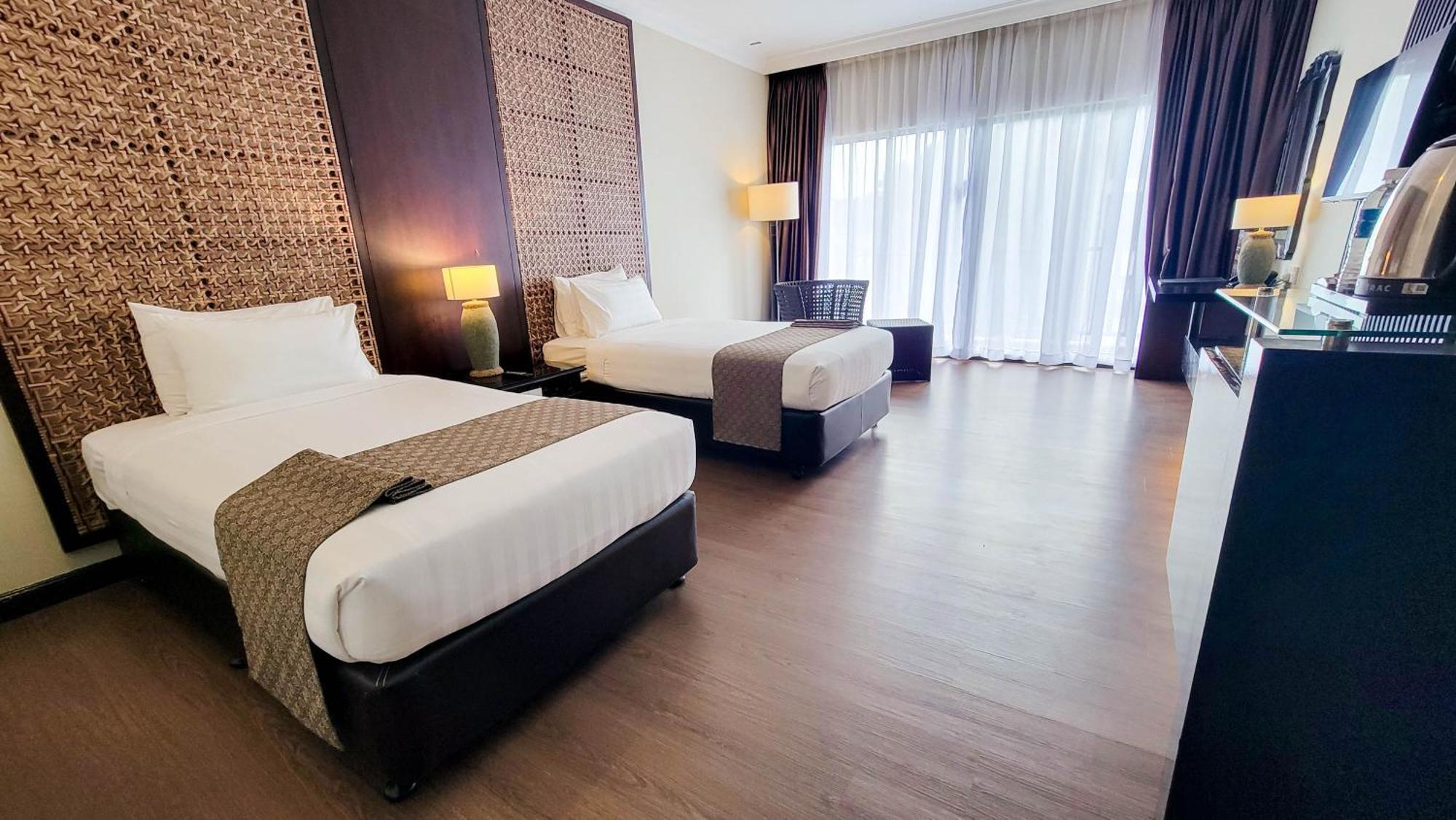 Mines Beach Resort Hotel Seri Kembangan Kültér fotó