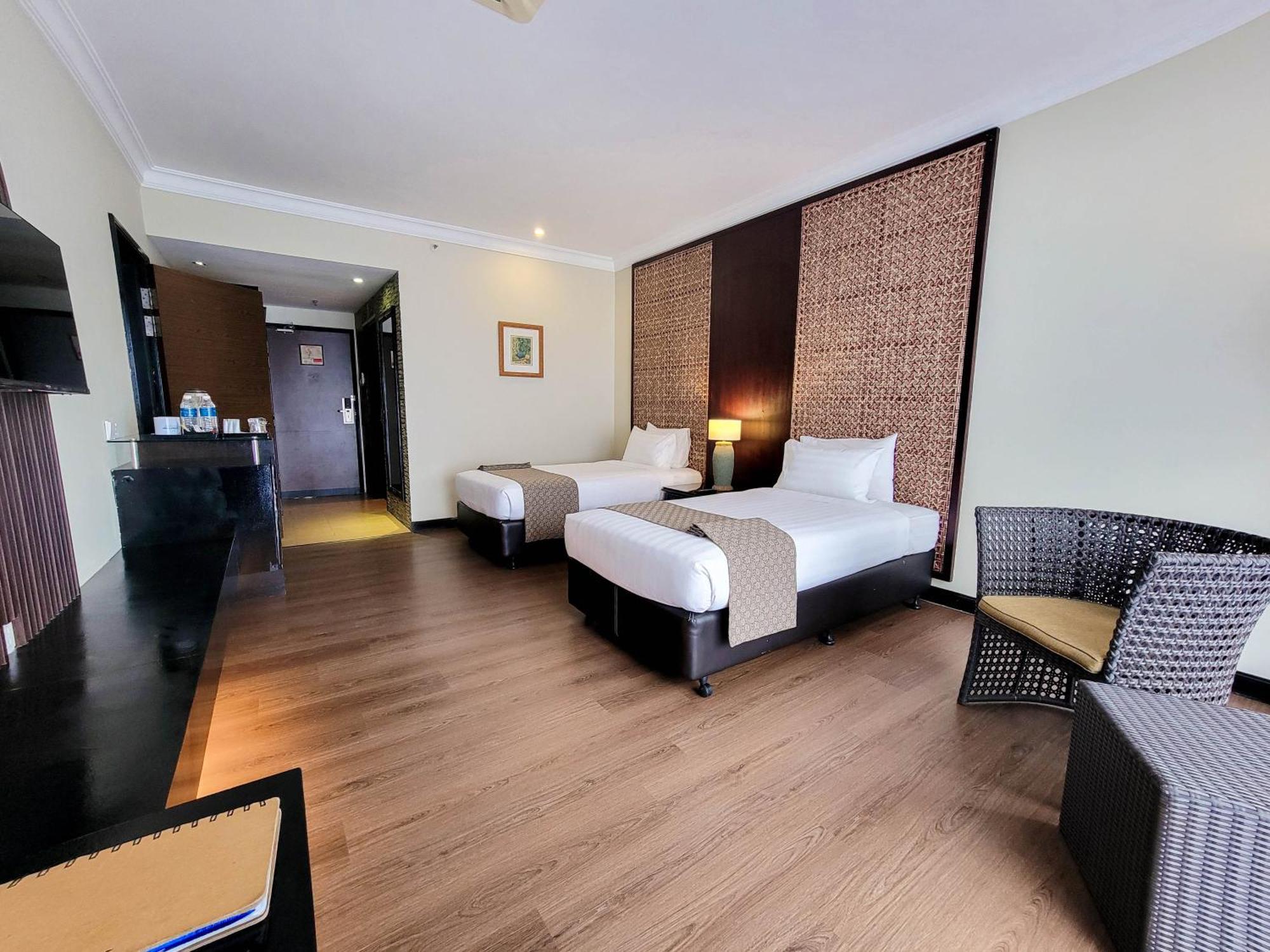 Mines Beach Resort Hotel Seri Kembangan Kültér fotó