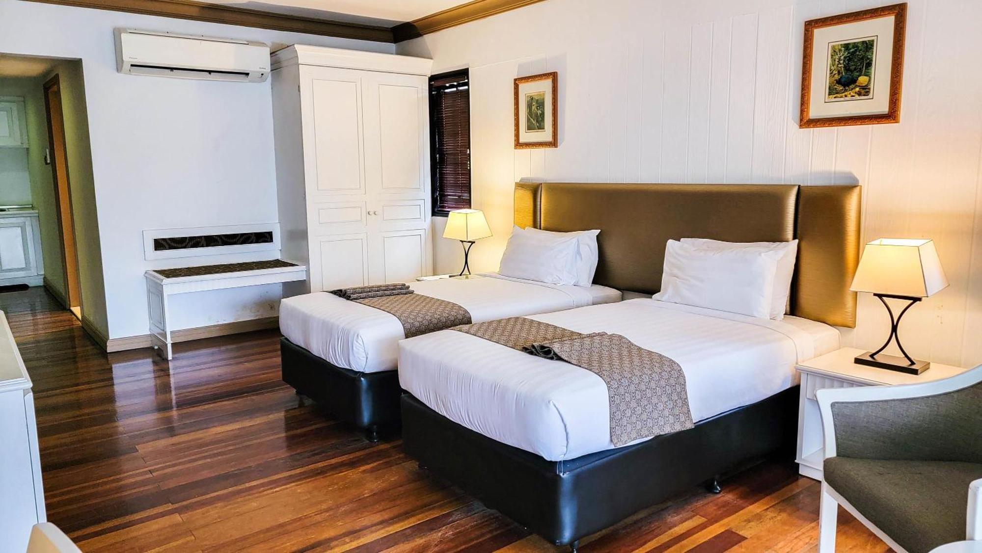Mines Beach Resort Hotel Seri Kembangan Kültér fotó